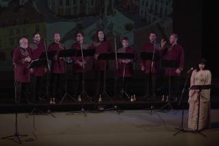 (Video) Kimenék én ajtóm eleibe – Cântec de leagăn pentru Crăciun