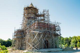 Zidirea de biserici transformă iadul în Rai