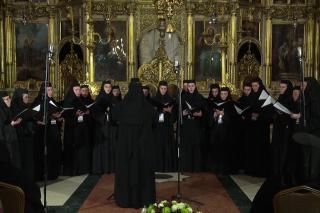 (Video) Troparul „Născătoare de Dumnezeu, Fecioară”, pe 8 glasuri – Corul ,,Sfântul Cuvios Iosif” al Mănăstirii Văratec