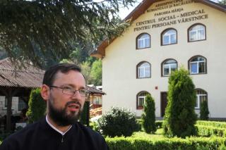 (Video) Interviu din carantină, la „Ferestre către suflet“, cu părintele Ilarion Mâţă: Ajutăm împreună bunicii de la Hârja!