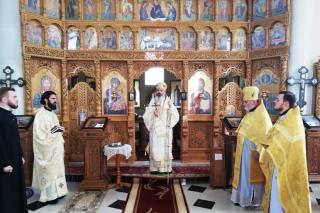 Liturghie arhierească în Biserica „Înălţarea Domnului” din Floreşti