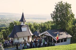 (Video) Mănăstirea „Sfântul Ioan Iacob de la Neamț” din Crăiniceni și-a serbat ocrotitorul