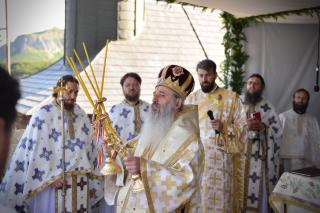Muntele Ceahlău în zi de sărbătoare: Praznicul Schimbării la Față a Domnului Hristos la mănăstirea situată la cota 1800