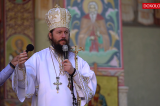 (Video) PS Damaschin: „Să trăim o viață de care să fim bucuroși atunci când se apropie clipa plecării!”