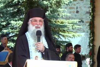 (Video) „Să ne așezăm sub ocrotirea Maicii Domnului și vom simți bunătatea ei acoperindu-ne viața” – Arhimandritul Melchisedec Velnic