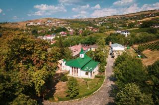 (Foto) Mănăstirea Bucium – colțul de liniște al Iașului (imagini aeriene)