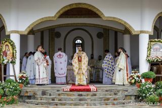 (Foto) Mănăstirea Alexandru Vlahuță din județul Vaslui și-a sărbătorit hramul de Praznicul Nașterii Maicii Domnului