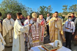 Două biserici din Episcopia Huşilor, sfinţite de PS Ignatie