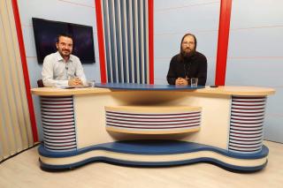 (Video) Părintele Dan Damaschin la „Ferestre către suflet“: „Reuşitele ulterioare ale copiilor sprijiniţi de noi umplu lumea de bunătate“