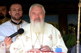 (Video) „Jertfa Sfintei Cruci ne răscumpără din păcat și din moarte” – IPS Andrei