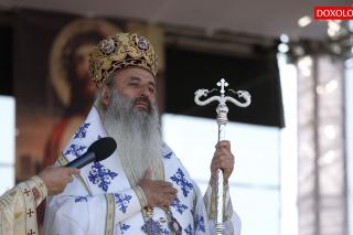 (Video) „Crucea vieții implică jertfă, dăruire și dragoste” – IPS Teofan