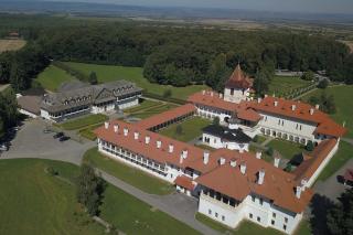 (Video) Mănăstirea Brâncoveanu, Sâmbăta de Sus – loc de reculegere, mângâiere şi întărire duhovnicească