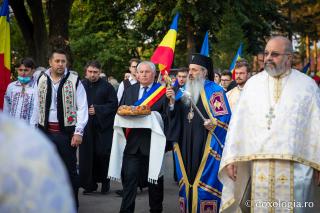 Ansamblu parohial impresionant, sfințit de IPS Părinte Mitropolit Teofan la Bucecea