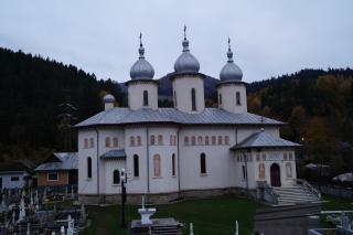 Tradiție și continuitate: Biserica „Nașterea Sfântului Ioan Botezătorul” din Vaduri împlinește 100 de ani