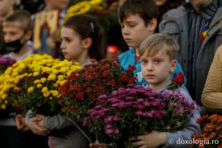 (Foto) Cu flori și cu dragoste multă la Sfânta Cuvioasă Parascheva