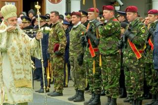 Cinste tuturor celor ce veghează la ocrotirea poporului nostru dreptmăritor
