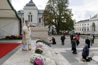 S-au împlinit 24 de ani de la aducerea moaștelor Sfântului Andrei la Iași. Părintele Arhiepiscop Calinic a slujit la Catedrala Mitropolitană