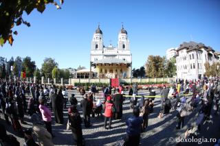 Slujba din acest an a hramului Sfintei Cuvioase Parascheva, săvârșită în condiții cu totul deosebite