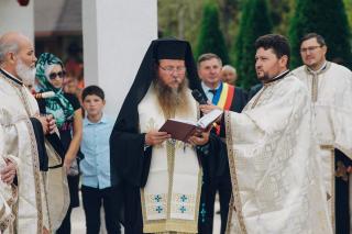 PS Părinte Andrei, Episcopul Covasnei și Harghitei, în Protopopiatul Piatra Neamț: a sfințit o casă socială și un centru social