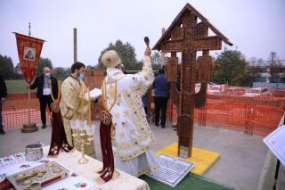 PS Atanasie de Bogdania a pus piatra de temelie a noii biserici a Parohiei „Sfântul Apostol și Evanghelist Luca” – Padova Nord (Limena)
