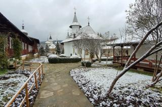 (Foto) Prima ninsoare la Mănăstirea Sihăstria