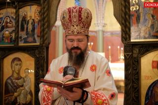 (Video) „Ce să facem pentru a ne mântui? Sunt alături cu toată inima de pelerinii de la Peștera Sfântului Apostol Andrei!” – PS Macarie
