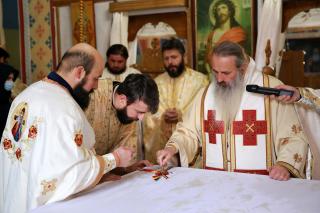 (Video) Biserica Parohiei Osoi a fost sfințită de IPS Teofan