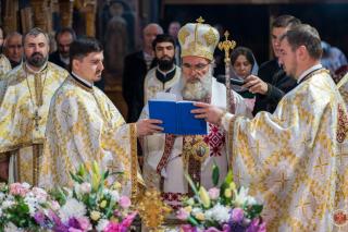Liturghie baptismală la Catedrala Arhiepiscopală din Roman