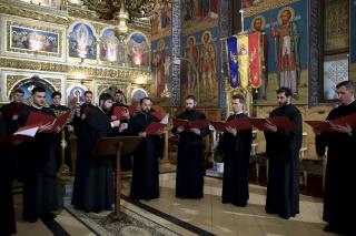 (Video) Corul Psaltic „Sfântul Ioan Damaschin” – Colindăm, iar colindăm