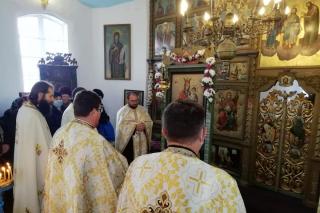 Rugăciuni la icoana Maicii Domnului – Axionița, în Parohia Stănișești