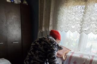 Doi fotografi din Iași au oferit o #masăcaldădecrăciun celor fără posibilități