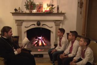 (Video) Părintele Episcop Macarie Drăgoi le citește copilașilor o altă poveste de Crăciun