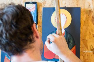 pictor în atelier