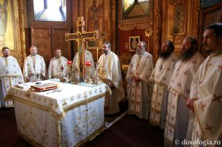 Mănăstirea închinată Sfinților Trei Ierarhi și-a celebrat astăzi hramul
