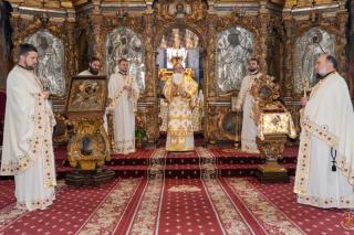 Liturghie arhierească în Catedrala Arhiepiscopală din Roman