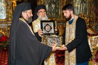 Raclă cu moaştele Sfântului Antipa la Parohia „Sfinții Trei Ierarhi” din Bacău