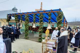 Noile clopote din Parohia Pogonești, sfinţite de PS Ignatie