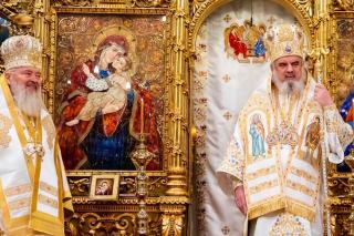 Patriarhul îl felicită pe Mitropolitul Andrei la un deceniu de la întronizare: Un ctitor harnic şi un păstor dinamic