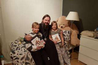 PS Părinte Macarie: „Copiii Cameliei Smicală din Finlanda s-au întors acasă la mama lor!”
