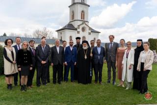 Delegație de ambasadori la Centrul eparhial Roman