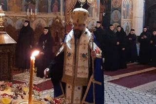 Denia Acatistului la Mănăstirea Văratec. PS Nichifor: „Să facem mai mult bine, să împărtășim celor din jur bucurie și nădejde”