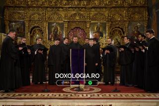 (Video) Corul Chivotul – „Crucii Tale ne închinăm, Stăpâne” glas 2, cu Puternic