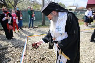 Parohia ieșeană „Sf. Evanghelist Marcu” va avea un sfânt lăcaș. IPS Teofan a pus piatra de temelie a bisericii