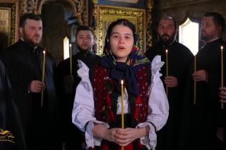 (Video) Iulia Ioana Vlad și Grupul bizantin „Theologos” – „Primăvară dulce” (cântare închinată Învierii Domnului)