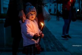 Ce este Liturghia? O viață de copil, unde totul e imagine, mireasmă, melodie și dans