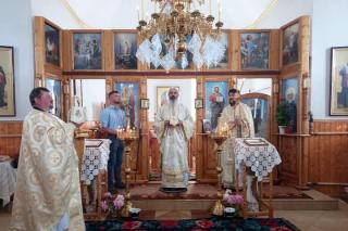 Liturghie arhierească în Parohia Vărvareuca-Floreşti
