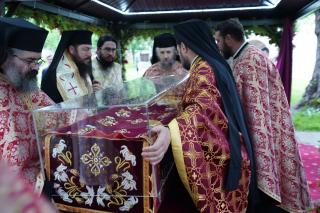 Suceava: Racla cu moaștele Sfântului Mare Mucenic Ioan cel Nou a fost așezată spre închinare
