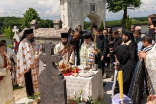 Rugăciuni pentru arhimandritul Serafim Huzdup, la Mănăstirea Runc
