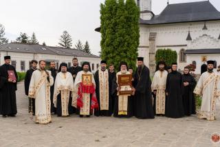 Parohia Mănăstirea Cașin II a primit în dar un veșmânt al Sfântului Dimitrie cel Nou