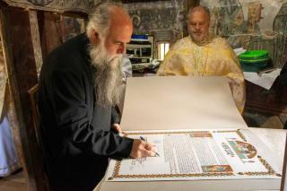 Biserica premiată de Comisia Europeană a fost resfinţită de Arhiepiscopul Râmnicului